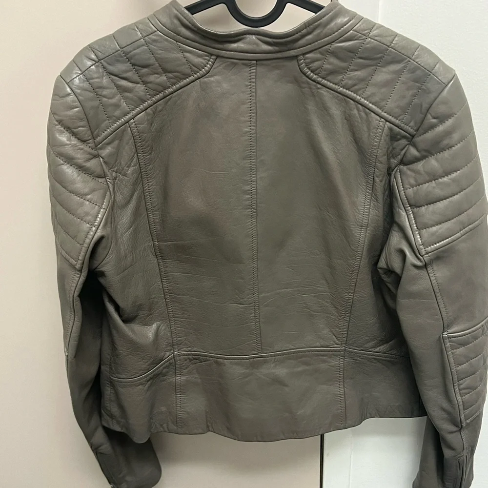 Beautiful leather jacket from Banana republic in unique color. - Picture 2 of 2